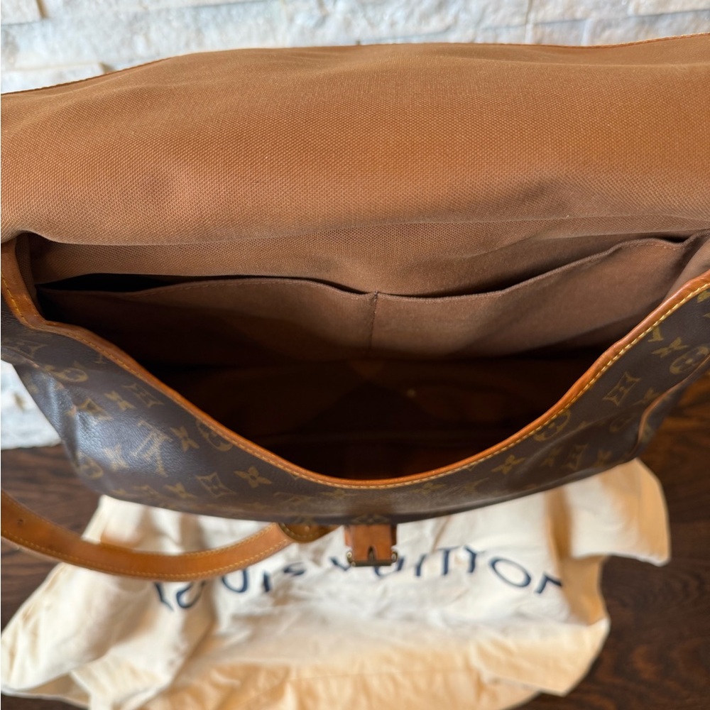 Louis Vuitton Saumur 35 in Brown Monogram - Vintage Crossbody - Picture 10 of 14